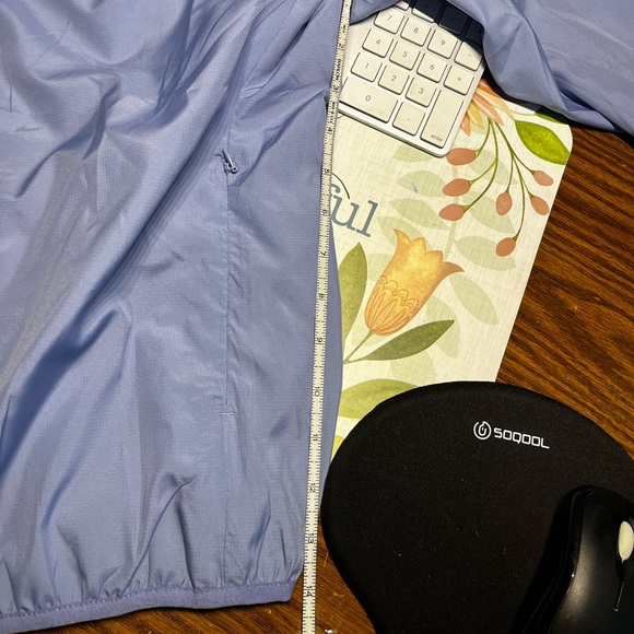 NWOT never worn Windbreaker size is 1X but more like sz 12
~ 22” pit to pit - Picture 4 of 5